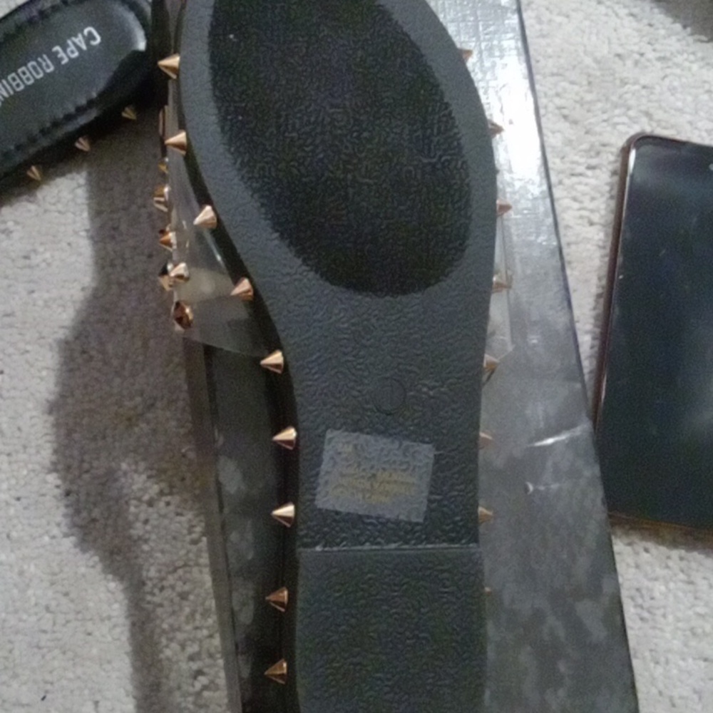 Black  cape robbin size 7